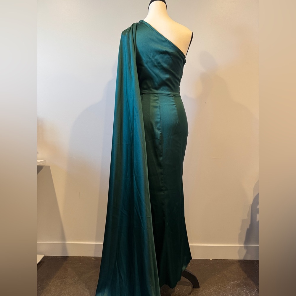 Green Formal One-Shoulder Gown, Size 4
